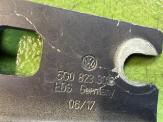 Петля капота VOLKSWAGEN GOLF AUCJZ CJZA 5G0823302B, 5G0823302B 5G0823301B 3 ракурс
