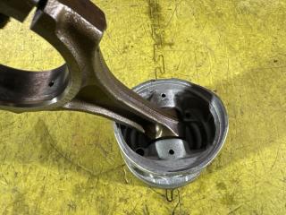 Поршень TOYOTA MARK II JZX100 1JZ-GTE 13101-88410 3 ракурс