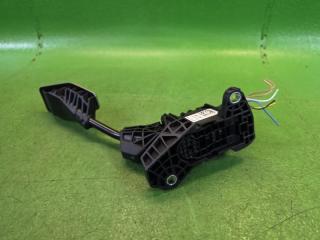 Педаль газа SUZUKI SWIFT ZC33S K14C 49400 67R01 4 ракурс Педаль газа SUZUKI SWIFT ZC33S K14C 49400 67R01 4 ракурс