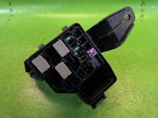 Блок предохранителей TOYOTA RAIZE A200A 1KR-VET 82661-B1480 3 ракурс
