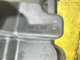 Корпус воздушного фильтра TOYOTA ESQUIRE ZWR80 2ZR-FXE 17700-37292 3 ракурс