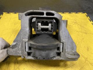 Подушка двс правая передняя NISSAN NOTE HE12 HR12-DE 11210-5WK0A 3 ракурс Подушка двс правая передняя NISSAN NOTE HE12 HR12-DE 11210-5WK0A 3 ракурс
