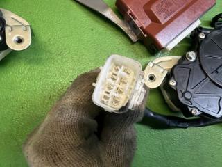Доводчик двери TOYOTA CROWN GRS214 2GR-FSE 89224-30130, 89222-30270, 123300-7361, 89223-30130, 123300-7381, 89225-30070, 123300-7410, A046693, 3C2018120575, 3C2015560437, 3C2016580509, 3C1917120509, 123300-7400 4 ракурс