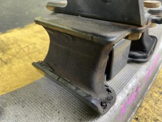 Подушка акпп задняя TOYOTA CROWN GRS214 2GR-FSE 12371-31300 4 ракурс