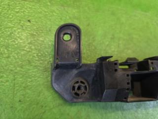 Крепление бампера правое переднее HONDA VEZEL RU3 LEB 71193-T7A-J00 2 ракурс