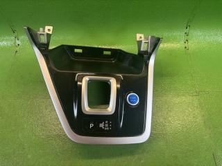 Консоль кпп NISSAN SERENA HFC27 HR12-DE 68270-5TA5A 1 ракурс Консоль кпп NISSAN SERENA HFC27 HR12-DE 68270-5TA5A 1 ракурс