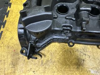 Клапанная крышка NISSAN NOTE HE12 HR12-DE 132645WK0A 2 ракурс Клапанная крышка NISSAN NOTE HE12 HR12-DE 132645WK0A 2 ракурс