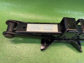 Домкрат SUBARU IMPREZA WRX GC8 EJ20K 5 ракурс Домкрат SUBARU IMPREZA WRX GC8 EJ20K 5 ракурс