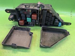 Блок предохранителей TOYOTA CROWN MAJESTA UZS207 3UZ-FE 82662-50070, 82662-50080 2 ракурс