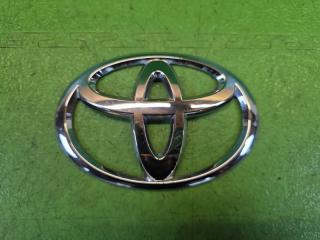 Эмблема задняя TOYOTA TANK M900A 1KR-FE 75442-B1240 2 ракурс Эмблема задняя TOYOTA TANK M900A 1KR-FE 75442-B1240 2 ракурс