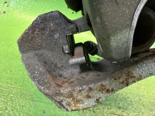 Суппорт правый задний TOYOTA PRIUS ALPHA ZVW41 2ZR-FXE 47830-47080 4 ракурс