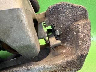 Суппорт правый задний TOYOTA PRIUS ALPHA ZVW41 2ZR-FXE 47830-47080 5 ракурс