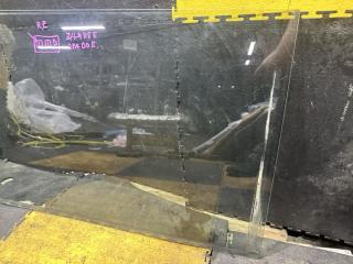 Стекло собачника правое заднее NISSAN CARAVAN KRMGE24 TD27 83344-63N00 2 ракурс