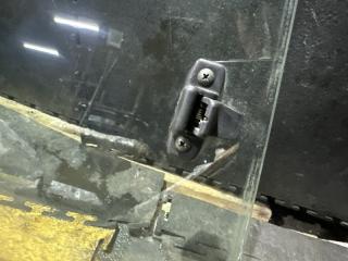 Стекло собачника правое заднее NISSAN CARAVAN KRMGE24 TD27 83344-63N00 5 ракурс