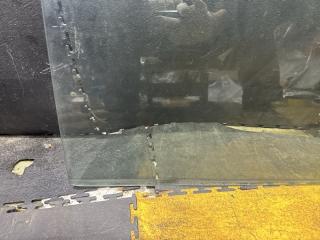Стекло лобовое правое NISSAN CARAVAN KRMGE24 TD27 83312-63N01 4 ракурс