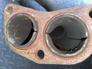Приемная труба NISSAN CARAVAN KRMGE24 TD27 20030-44N11 3 ракурс Приемная труба NISSAN CARAVAN KRMGE24 TD27 20030-44N11 3 ракурс