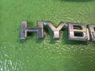 Эмблема TOYOTA AQUA NHP10 1NZ-FXE 2 ракурс Эмблема TOYOTA AQUA NHP10 1NZ-FXE 2 ракурс
