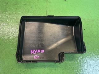 Крышка блока предохранителей TOYOTA AQUA NHP10 1NZ-FXE 82662-52740 2 ракурс Крышка блока предохранителей TOYOTA AQUA NHP10 1NZ-FXE 82662-52740 2 ракурс