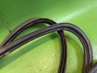 Уплотнительная резинка багажника NISSAN ELGRAND ALE50 VG33E 90832-VE000 4 ракурс