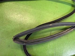 Уплотнительная резинка багажника NISSAN ELGRAND ALE50 VG33E 90832-VE000 5 ракурс