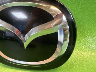 Эмблема передняя MAZDA CX-3 DK5F S5-DPTS DD2F5-17300 4 ракурс Эмблема передняя MAZDA CX-3 DK5F S5-DPTS DD2F5-17300 4 ракурс