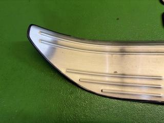 Накладка на порог MITSUBISHI OUTLANDER CW5W 4B12 5 ракурс Накладка на порог MITSUBISHI OUTLANDER CW5W 4B12 5 ракурс