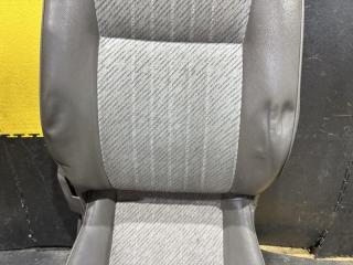 Сиденье переднее NISSAN CARAVAN KRMGE24 TD27 4 ракурс