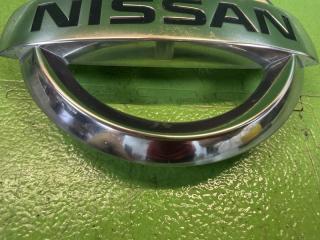 Эмблема передняя NISSAN X-TRAIL HNT32 MR20-DD 62889-1JA0A 2 ракурс Эмблема передняя NISSAN X-TRAIL HNT32 MR20-DD 62889-1JA0A 2 ракурс