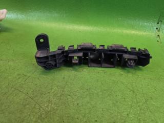 Крепление бампера левое переднее HONDA VEZEL RU3 LEB 71198-T7A-000 4 ракурс