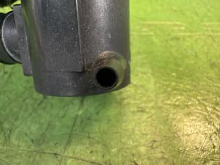 Насос омывателя TOYOTA VOXY ZRR75 3ZR-FAE 85330-10280, 060210-3710 4 ракурс Насос омывателя TOYOTA VOXY ZRR75 3ZR-FAE 85330-10280, 060210-3710 4 ракурс