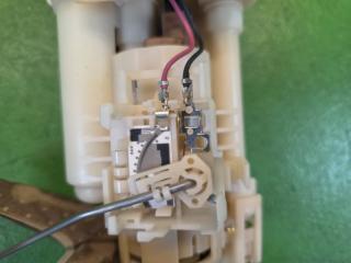 Топливный насос TOYOTA COROLLA SPACIO NZE121 1NZ-FE 77020-13081, 101962-3360 4 ракурс