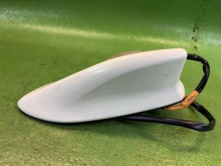 Антенна TOYOTA AQUA NHP10 1NZ-FXE 3 ракурс