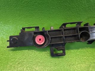 Крепление бампера правое заднее TOYOTA YARIS MXPA10 M15A-FKS 52575-K0010 2 ракурс