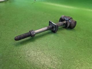 Крепление торсиона MAZDA BONGO SKP2M L8 54216HC000, S08334050C 2 ракурс Крепление торсиона MAZDA BONGO SKP2M L8 54216HC000, S08334050C 2 ракурс