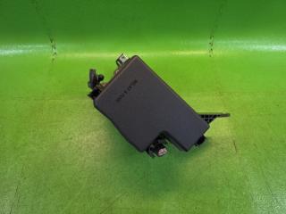 Блок предохранителей левый передний TOYOTA HARRIER ZSU60 3ZR-FAE 82662-48360, 90987-02025, 90987-02027 1 ракурс
