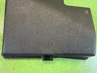 Крышка блока предохранителей TOYOTA AQUA NHP10 1NZ-FXE 82662-52740 3 ракурс Крышка блока предохранителей TOYOTA AQUA NHP10 1NZ-FXE 82662-52740 3 ракурс