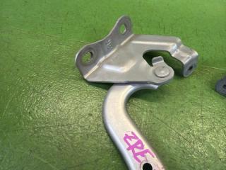 Петля капота TOYOTA COROLLA AXIO ZRE144 2ZR-FE 53410-12550, 53420-12520 3 ракурс Петля капота TOYOTA COROLLA AXIO ZRE144 2ZR-FE 53410-12550, 53420-12520 3 ракурс