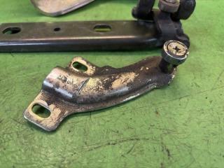 Ролик раздвижной двери левый задний MAZDA BONGO SK82M F8 82421-HC000 82411-HA00A 82401-HC000 2 ракурс
