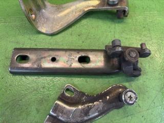 Ролик раздвижной двери левый задний MAZDA BONGO SK82M F8 82421-HC000 82411-HA00A 82401-HC000 3 ракурс