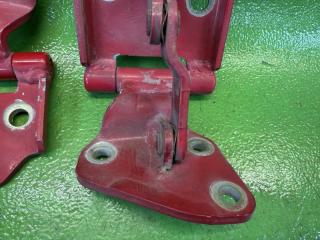 Петля 5-двери MITSUBISHI PAJERO IO H66W 4G93 MR335694, MR335696 4 ракурс Петля 5-двери MITSUBISHI PAJERO IO H66W 4G93 MR335694, MR335696 4 ракурс