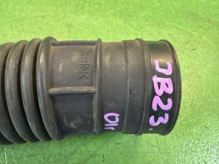 Патрубок воздушного фильтра SUZUKI JIMNY JB23W K6A 13881-83A00 3 ракурс