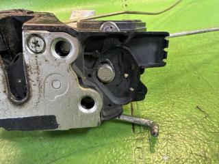 Замок двери левый передний TOYOTA DYNA KDY281 1KD-FTV 69320-37060, 69320-37050, 69120-37050 3 ракурс Замок двери левый передний TOYOTA DYNA KDY281 1KD-FTV 69320-37060, 69320-37050, 69120-37050 3 ракурс