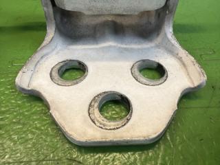 Петля дверная левая передняя TOYOTA DYNA KDY281 1KD-FTV 68720-25010, 68710-25010 4 ракурс