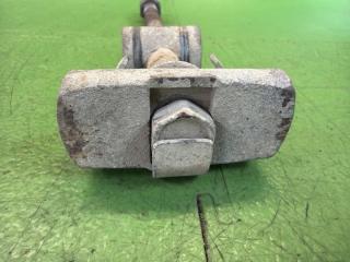 Крепление торсиона MAZDA BONGO SK82M F8 54216HC000, S08334050C 2 ракурс Крепление торсиона MAZDA BONGO SK82M F8 54216HC000, S08334050C 2 ракурс