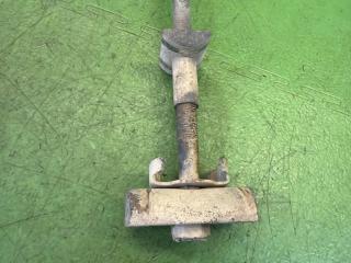 Крепление торсиона MAZDA BONGO SK82M F8 54216HC000, S08334050C 3 ракурс Крепление торсиона MAZDA BONGO SK82M F8 54216HC000, S08334050C 3 ракурс