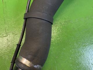 Патрубок интеркулера TOYOTA DYNA KDY281 1KD-FTV 17361-30050, 17343-30060 5 ракурс Патрубок интеркулера TOYOTA DYNA KDY281 1KD-FTV 17361-30050, 17343-30060 5 ракурс