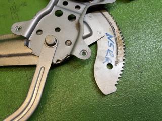 Стеклоподъемник правый передний TOYOTA DYNA KDY281 1KD-FTV 85710-37090, 69801-37010, 69810-37010, 85710-37080, 262100-4581 5 ракурс