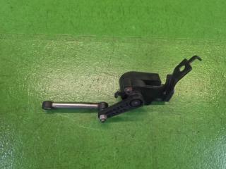 Датчик уровня кузова задний NISSAN X-TRAIL DNT31 M9R 53812 89900 2 ракурс