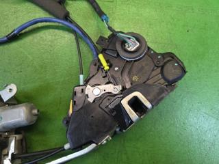 Доводчик двери правый передний TOYOTA CROWN MAJESTA UZS207 3UZ-FE 82151-30C60 4 ракурс