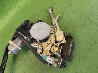 Замок 5-й двери задний TOYOTA ALPHARD ANH10 2AZ-FE 69350-28161, D62-61342-C, 163800-0062 2 ракурс Замок 5-й двери задний TOYOTA ALPHARD ANH10 2AZ-FE 69350-28161, D62-61342-C, 163800-0062 2 ракурс